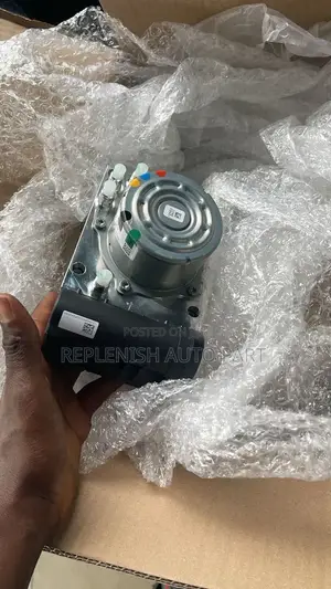Mercedes-Benz Air Suspension Compressor Pump.