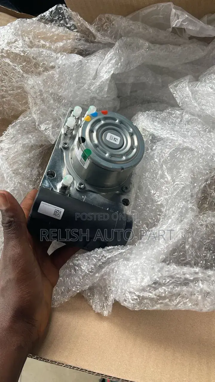 Mercedes-Benz Air Suspension Compressor Pump.