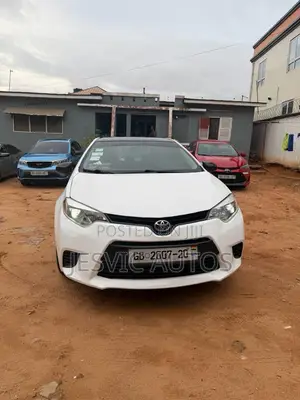 Toyota Corolla LE 4dr Sedan (1.8L 4cyl CVT) 2015 White