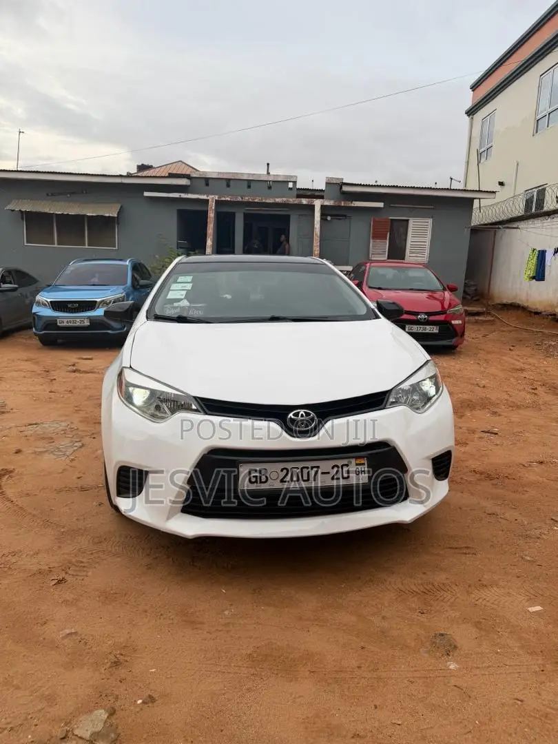 Toyota Corolla LE 4dr Sedan (1.8L 4cyl CVT) 2015 White