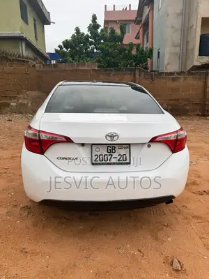 Toyota Corolla LE 4dr Sedan (1.8L 4cyl CVT) 2015 White