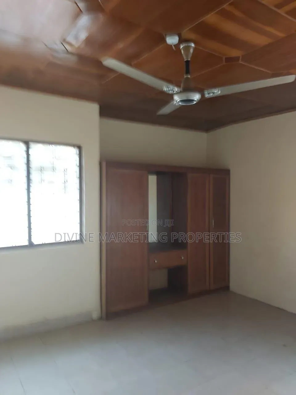 5bdrm House in Before Old Barrier, Ga South Municipal for sale