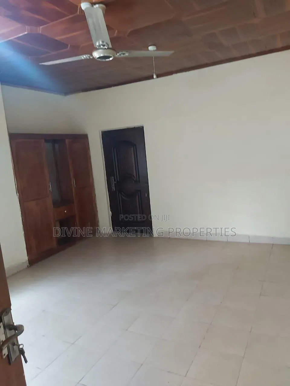5bdrm House in Before Old Barrier, Ga South Municipal for sale