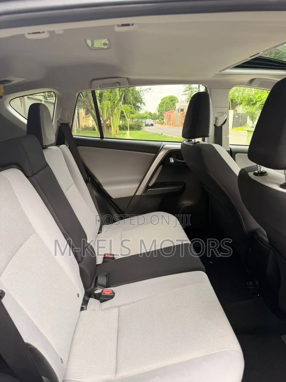 Toyota RAV4 XLE 4dr SUV AWD (2.5L 4cyl 6A) 2018 Gray