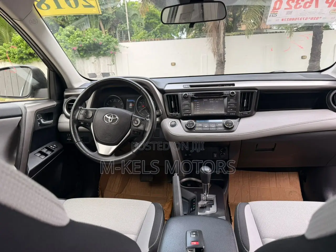 Toyota RAV4 XLE 4dr SUV AWD (2.5L 4cyl 6A) 2018 Gray