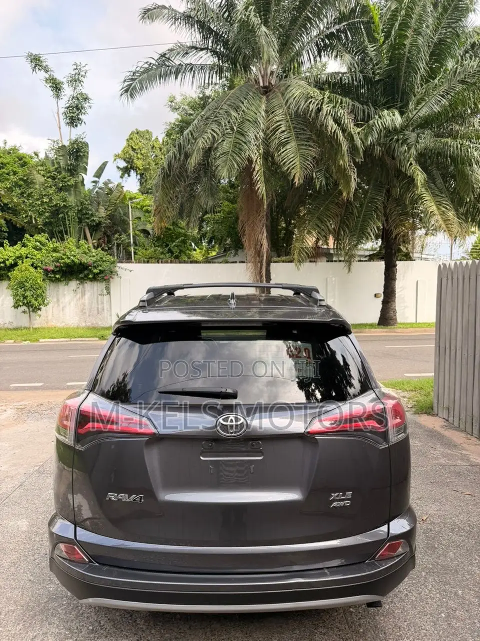 Toyota RAV4 XLE 4dr SUV AWD (2.5L 4cyl 6A) 2018 Gray