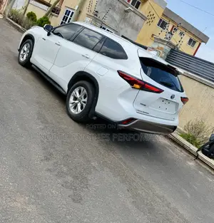 Toyota Highlander XLE 2021 White