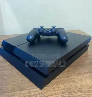 Play Station 4 Standard With 4 Games