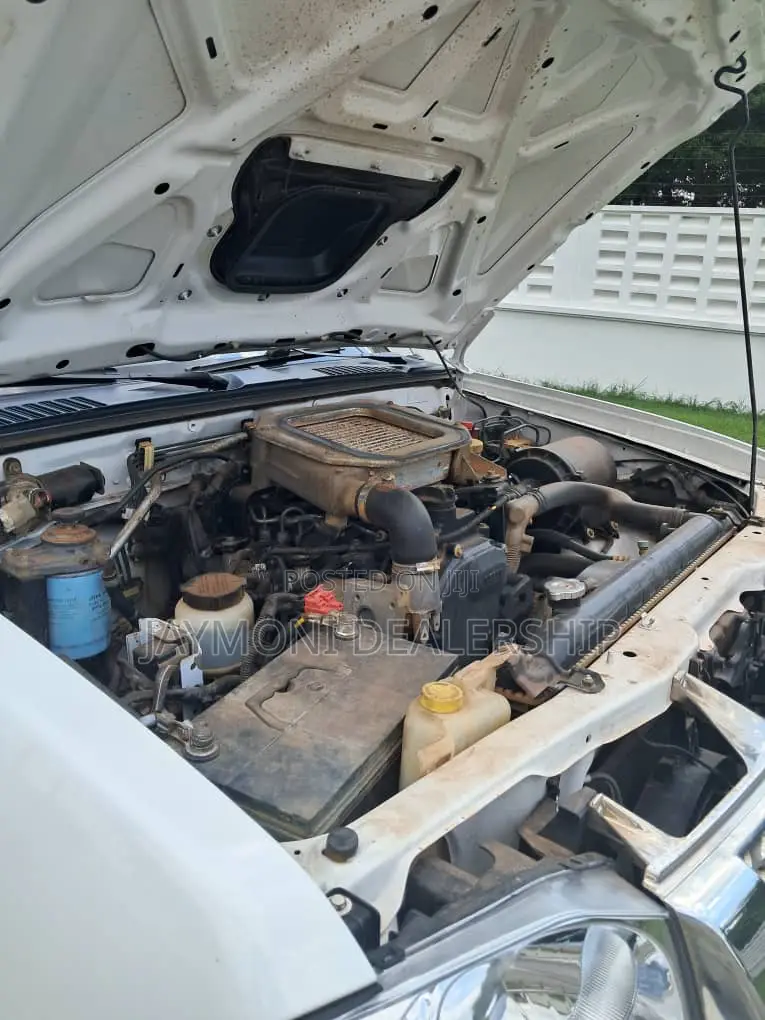 Nissan Hardbody 2015 White