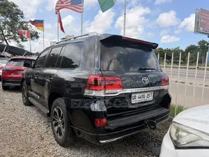 Toyota Land Cruiser 5.7 V8 2013 Black