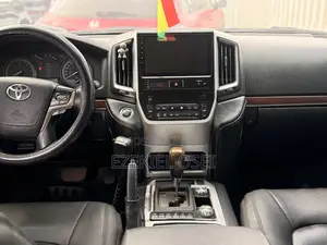 Toyota Land Cruiser 5.7 V8 2013 Black