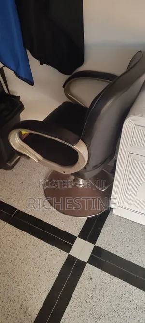 Saloon Seat