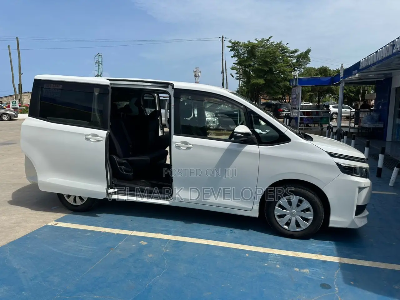 New Toyota Voxy 2015 White
