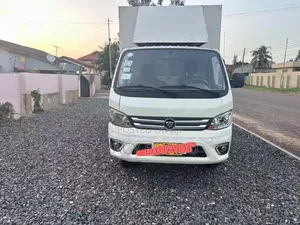 2023 White Box Truck Van