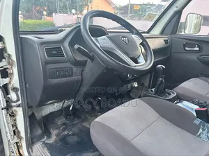 2023 White Box Truck Van