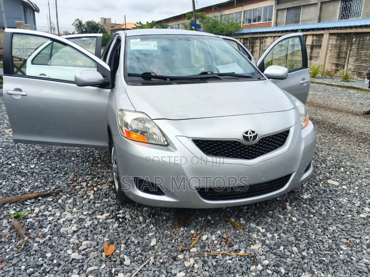 Toyota Yaris 2011 Silver