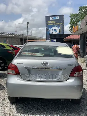 Toyota Yaris 2011 Silver