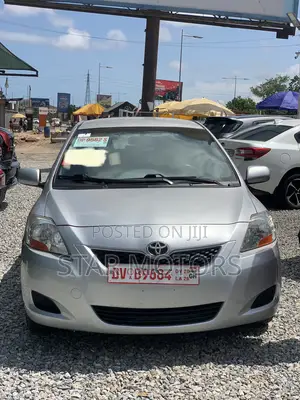 Toyota Yaris 2011 Silver