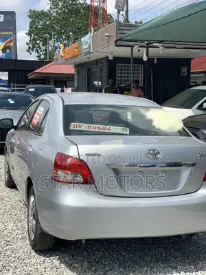 Toyota Yaris 2011 Silver