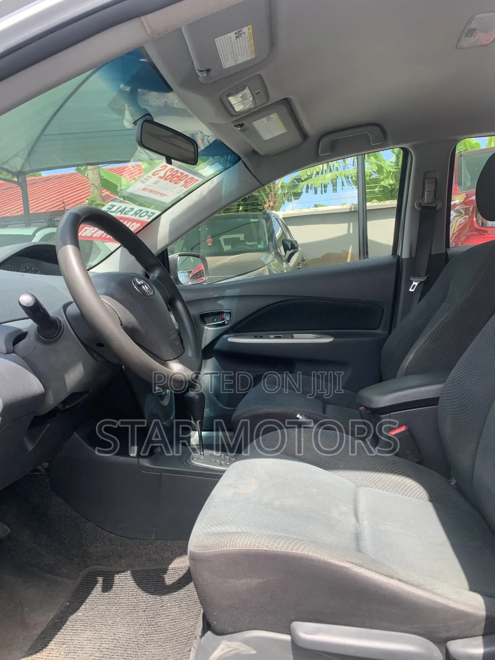 Toyota Yaris 2011 Silver
