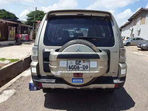 Mitsubishi Pajero 2007 Gold