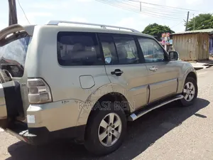 Mitsubishi Pajero 2007 Gold
