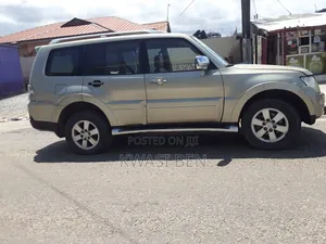 Mitsubishi Pajero 2007 Gold