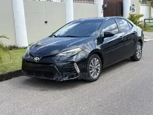 Toyota Corolla XLE (1.8L 4cyl 2A) 2018 Black