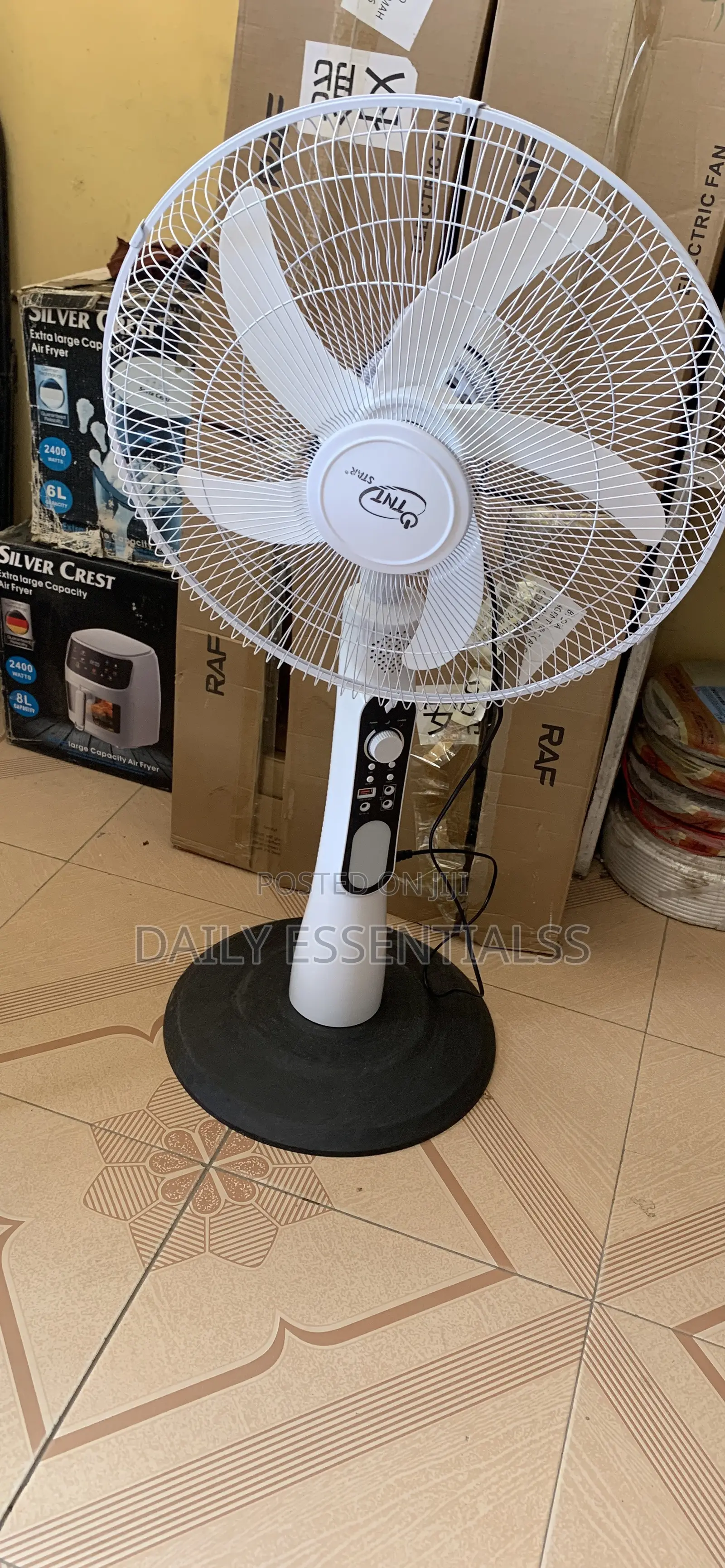 18 Inch Rechargeable Fan With Long Battery Backup