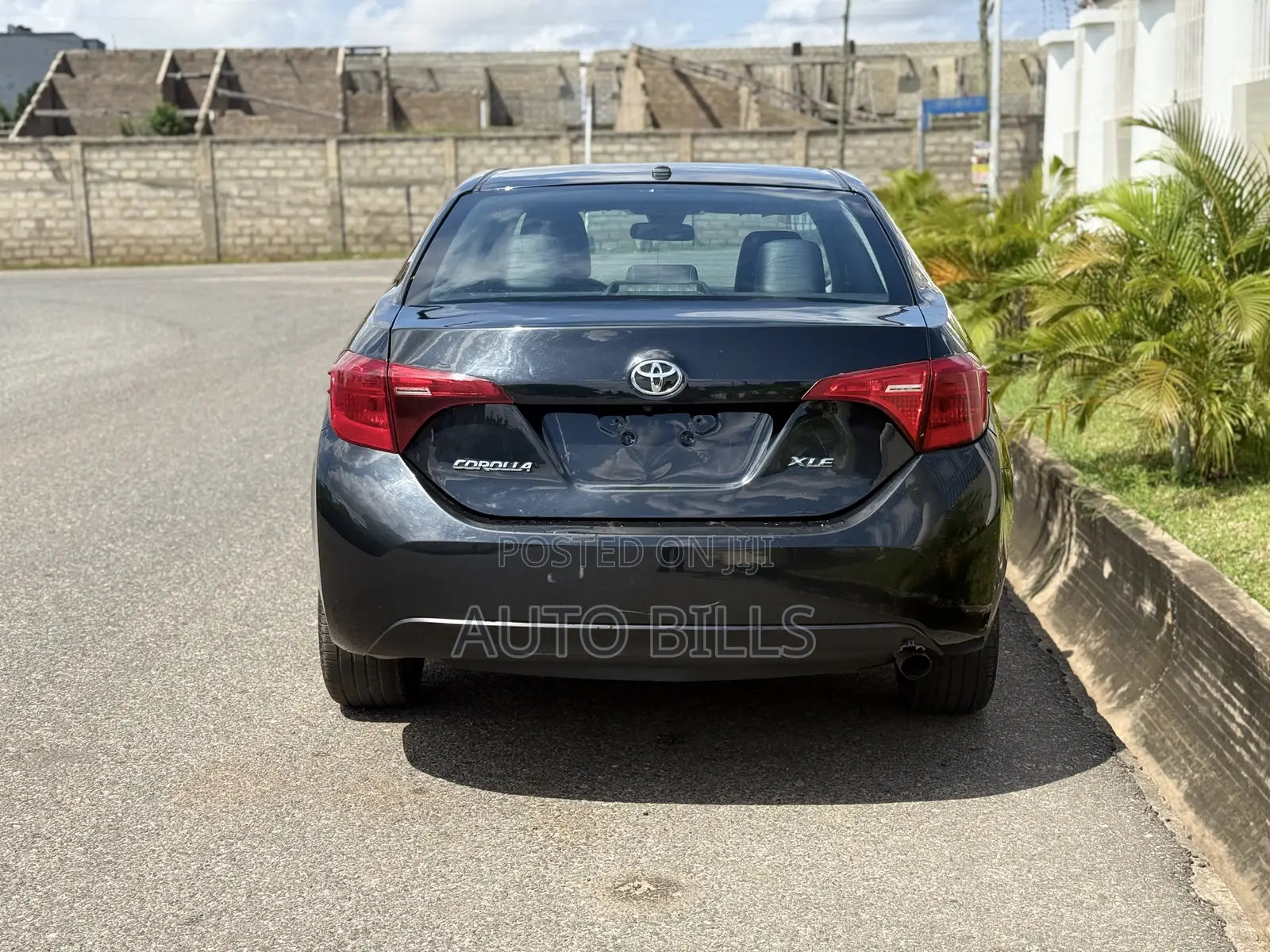 Toyota Corolla XLE (1.8L 4cyl 2A) 2018 Black
