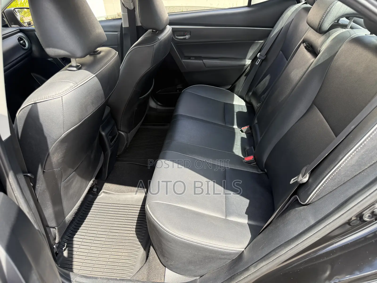 Toyota Corolla XLE (1.8L 4cyl 2A) 2018 Black