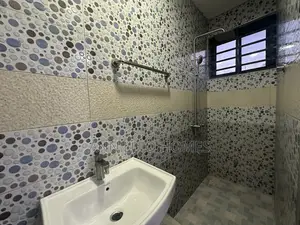 1bdrm Apartment in East Airport, Papaye for rent