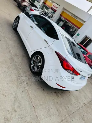 Hyundai Elantra Limited Sedan FWD (1.8L 4cyl 6A) 2016 White