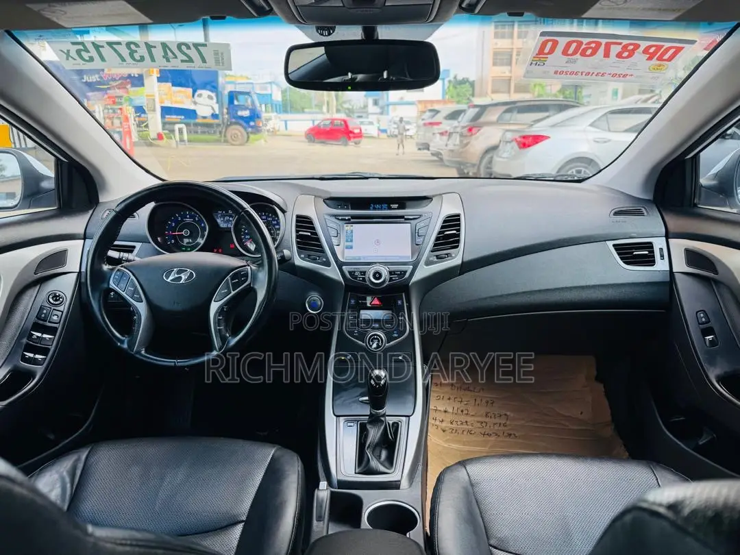 Hyundai Elantra Limited Sedan FWD (1.8L 4cyl 6A) 2016 White