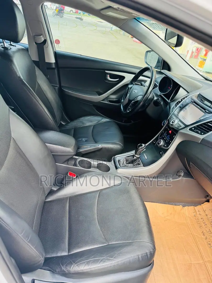 Hyundai Elantra Limited Sedan FWD (1.8L 4cyl 6A) 2016 White