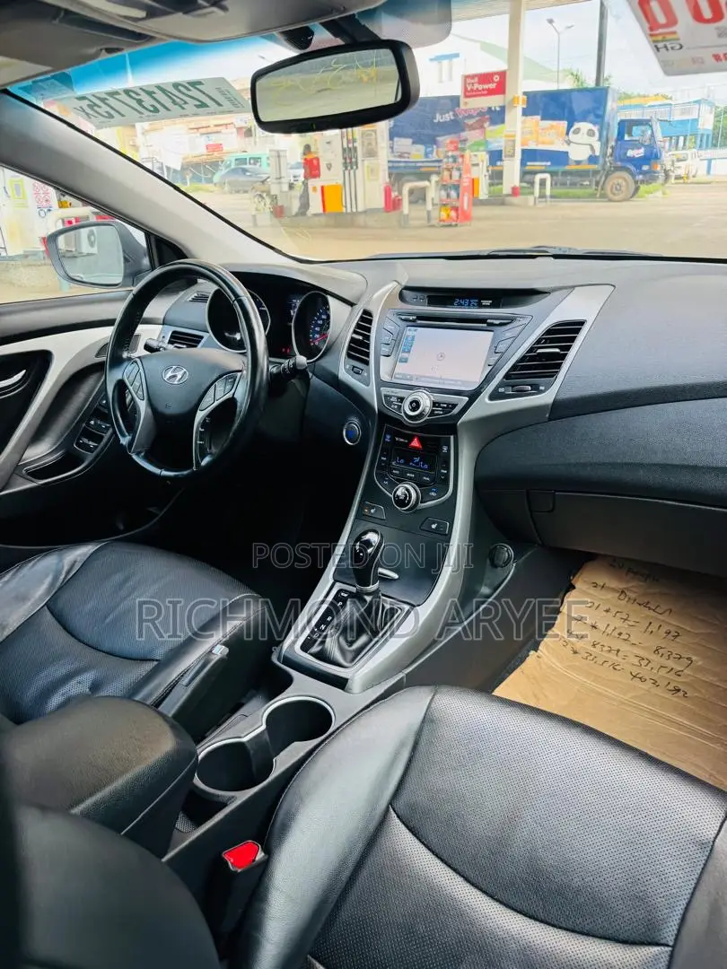 Hyundai Elantra Limited Sedan FWD (1.8L 4cyl 6A) 2016 White