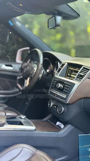 Mercedes-Benz GL-Class GL63 AMG 4dr SUV AWD (5.5L 8cyl Turbo 7A) 2015