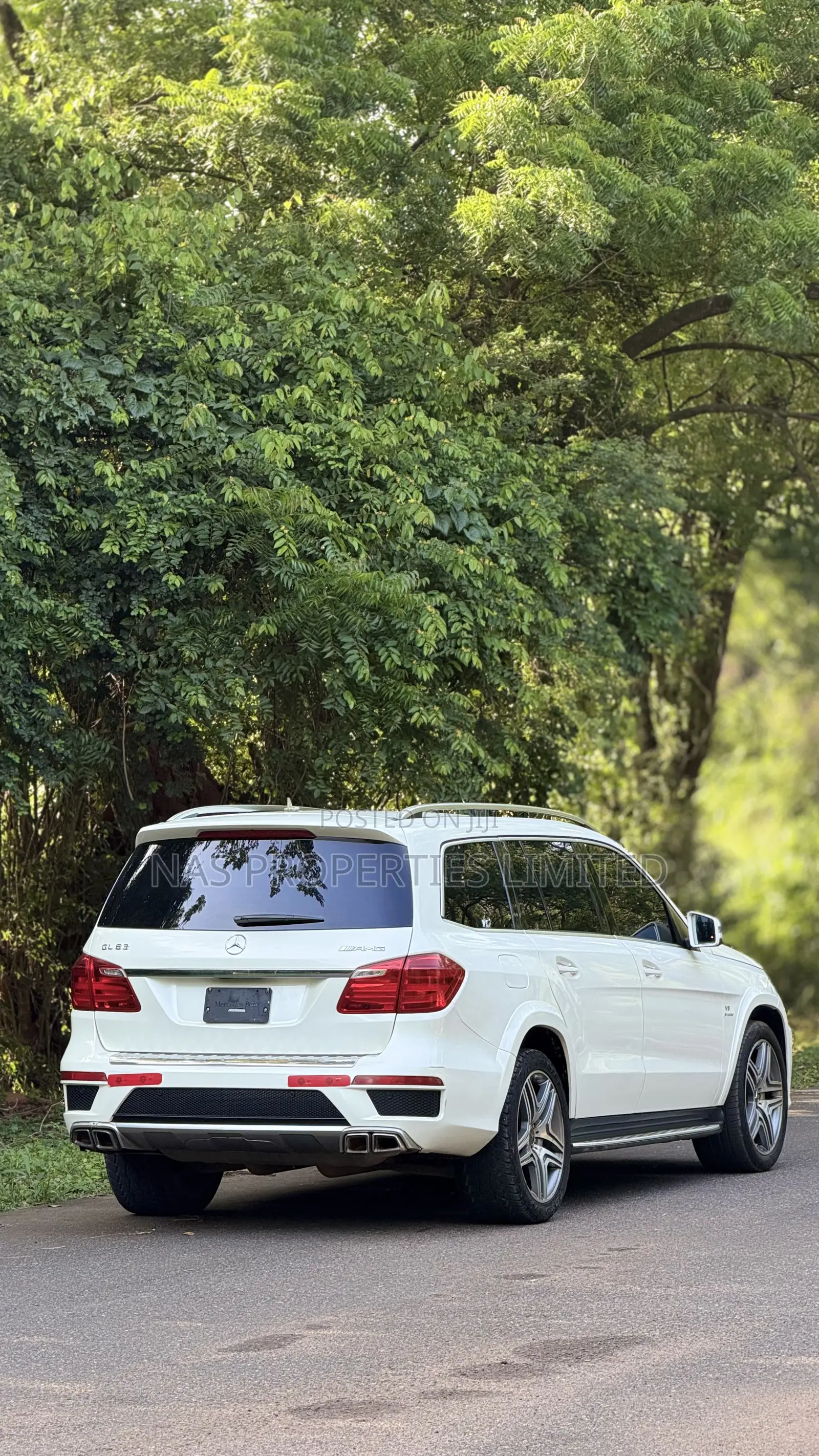 Mercedes-Benz GL-Class GL63 AMG 4dr SUV AWD (5.5L 8cyl Turbo 7A) 2015