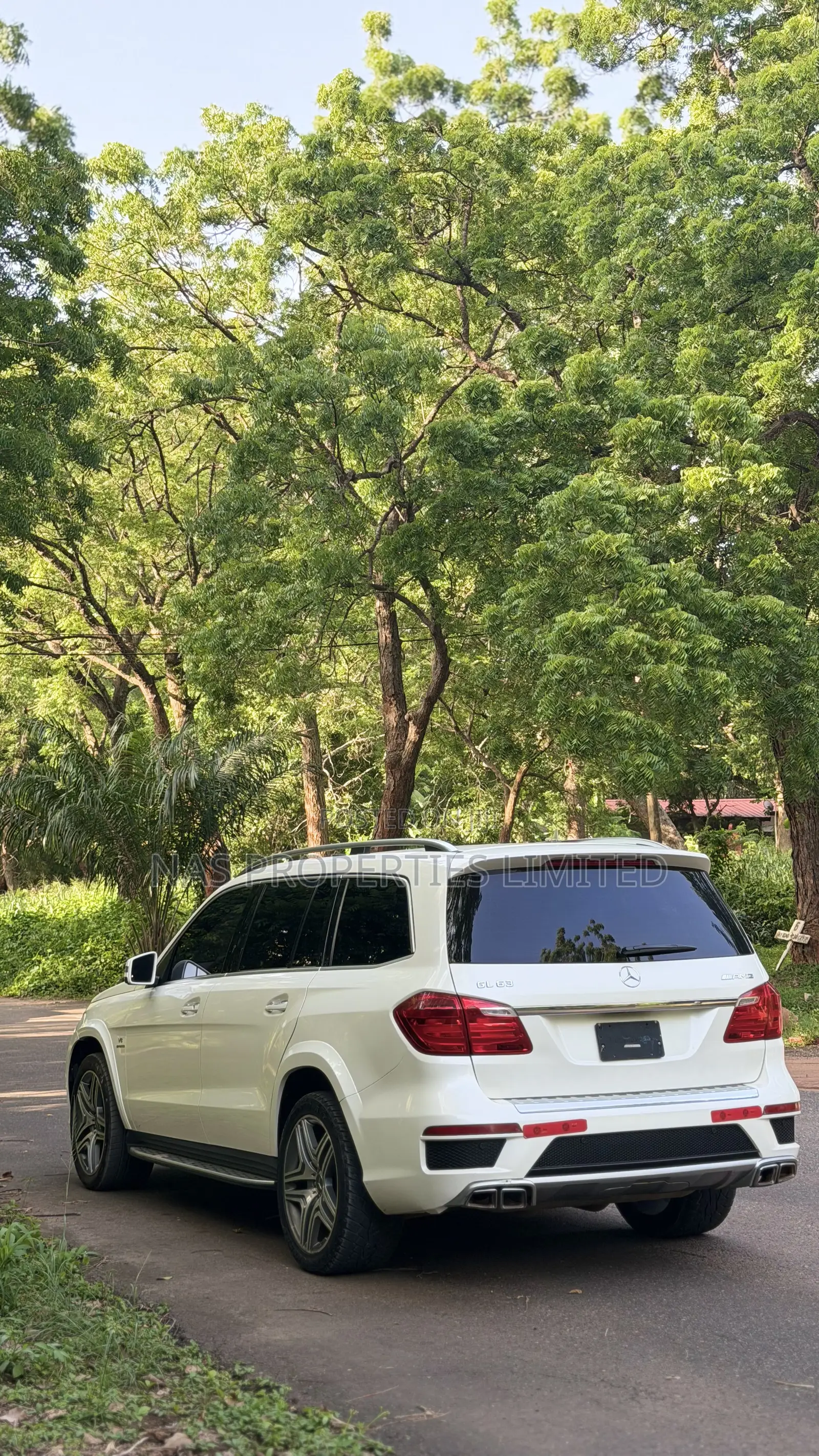 Mercedes-Benz GL-Class GL63 AMG 4dr SUV AWD (5.5L 8cyl Turbo 7A) 2015