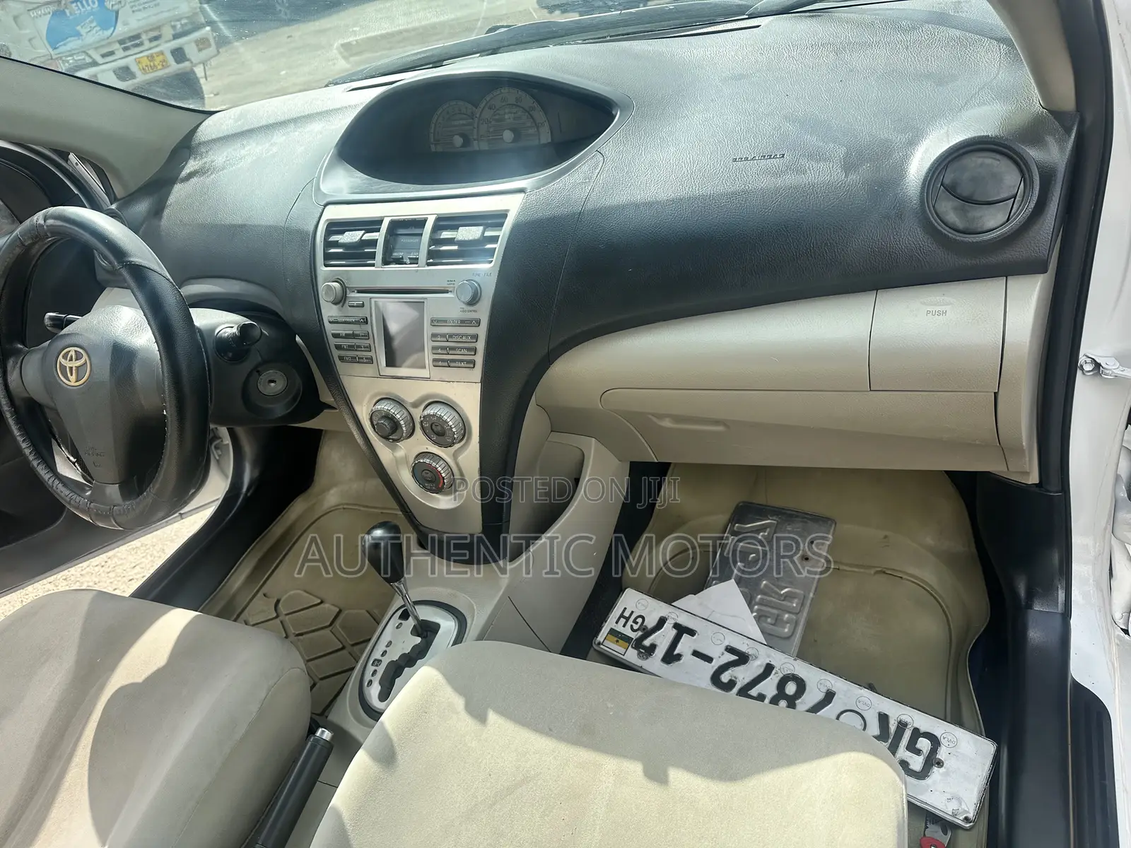 Toyota Yaris 2010 White