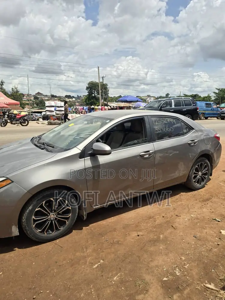 Toyota Corolla LE 4dr Sedan (1.8L 4cyl CVT) 2016