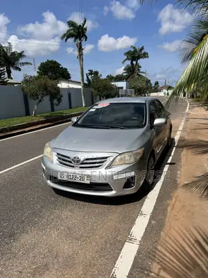 Toyota Corolla LE 4dr Sedan (1.8L 4cyl 4A) 2013 Silver
