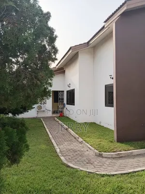 7bdrm Duplex in Baatsona Total for sale