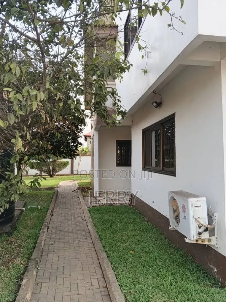 7bdrm Duplex in Baatsona Total for sale
