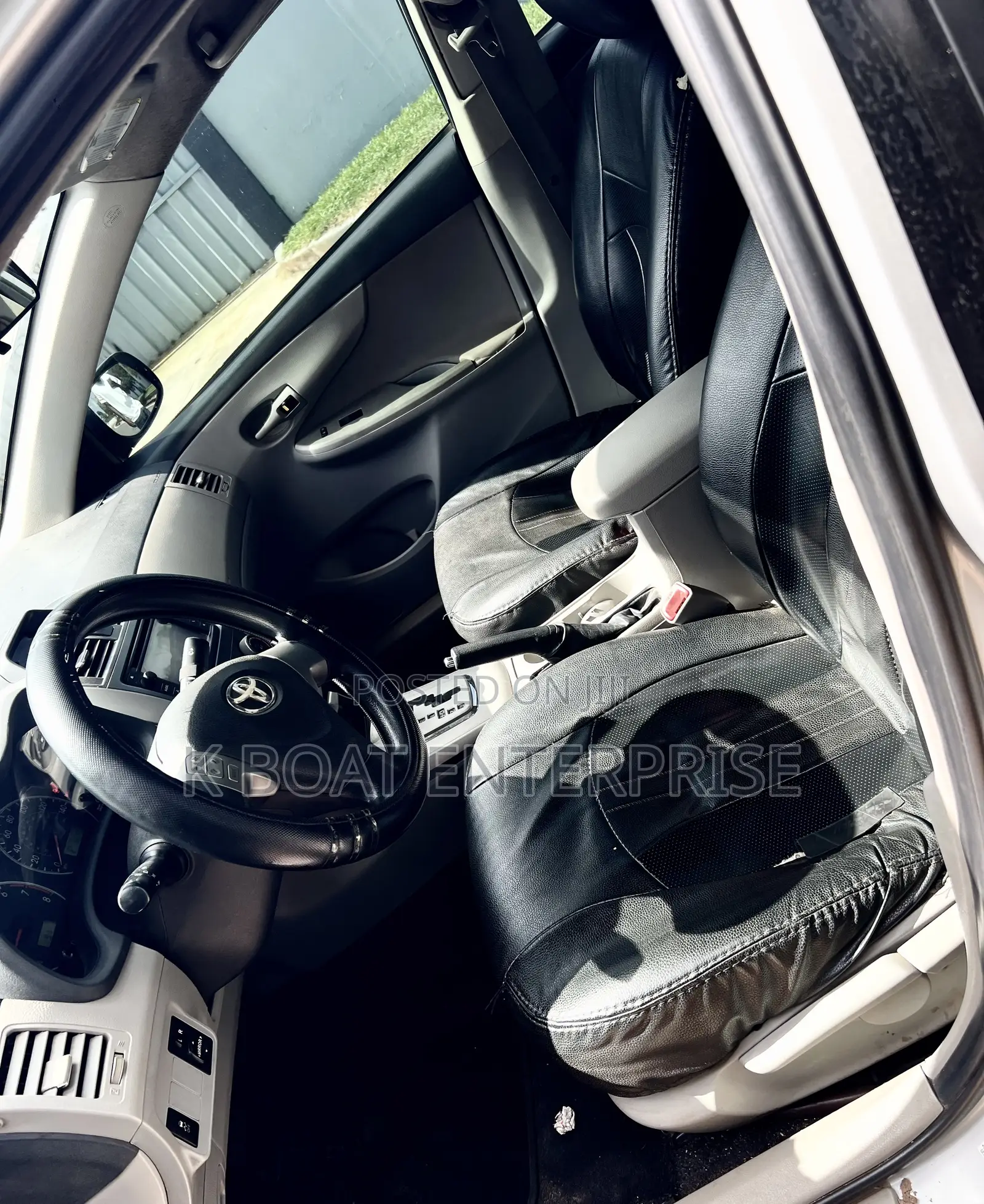 Toyota Corolla LE 4dr Sedan (1.8L 4cyl 4A) 2013 Silver