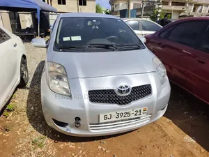 Toyota Vitz 2010 Silver