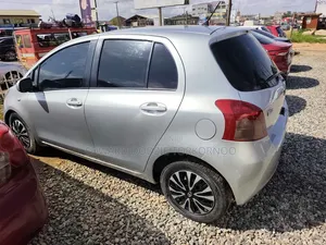 Toyota Vitz 2010 Silver