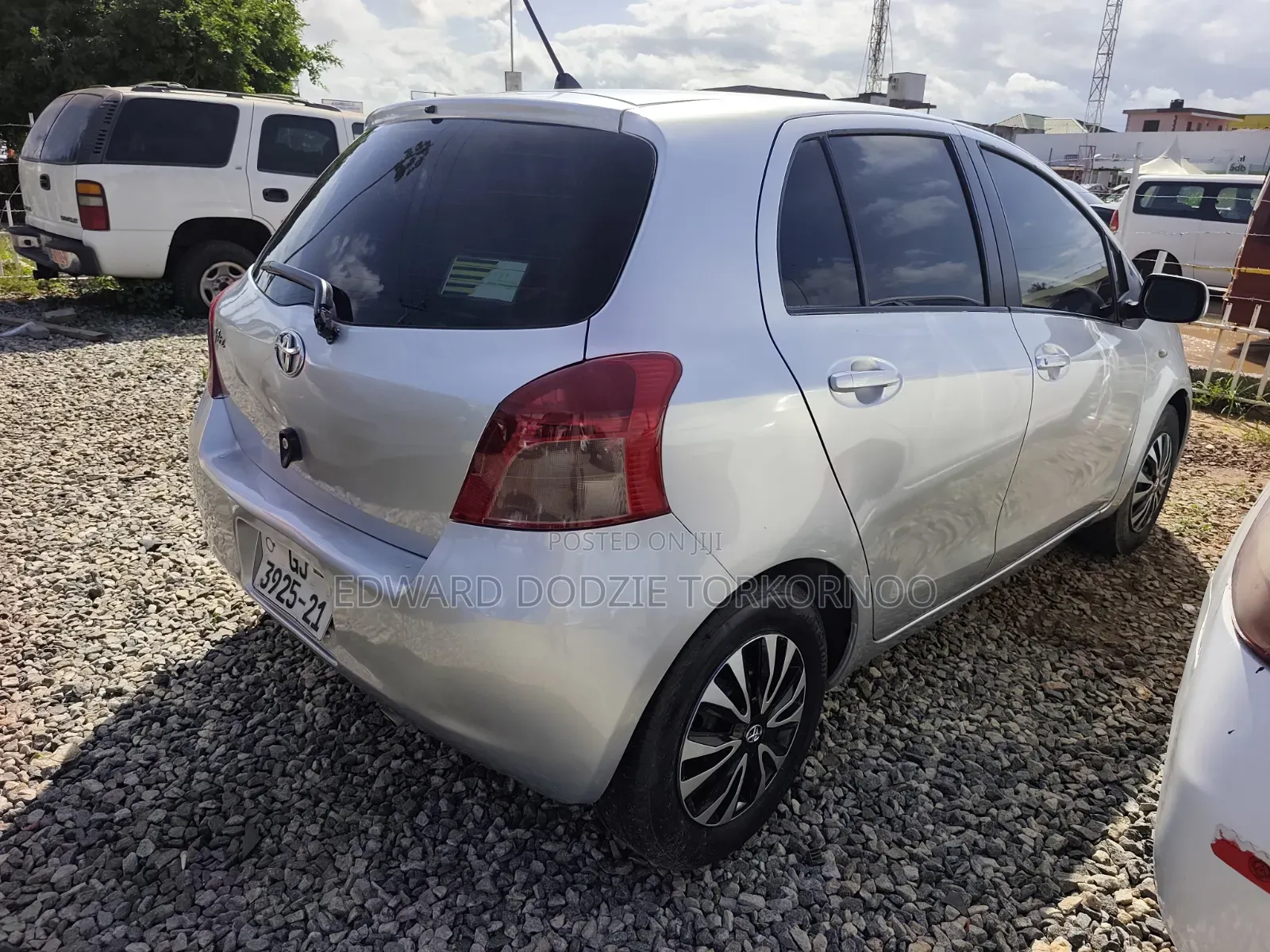 Toyota Vitz 2010 Silver