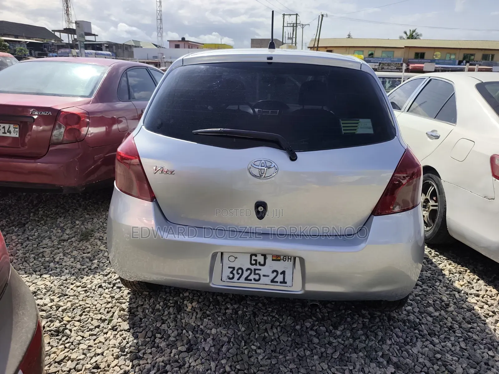Toyota Vitz 2010 Silver