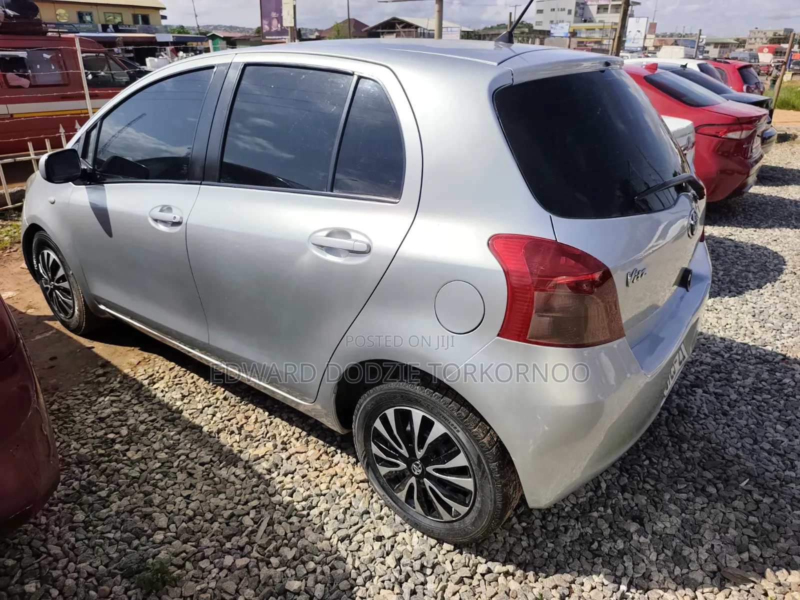 Toyota Vitz 2010 Silver